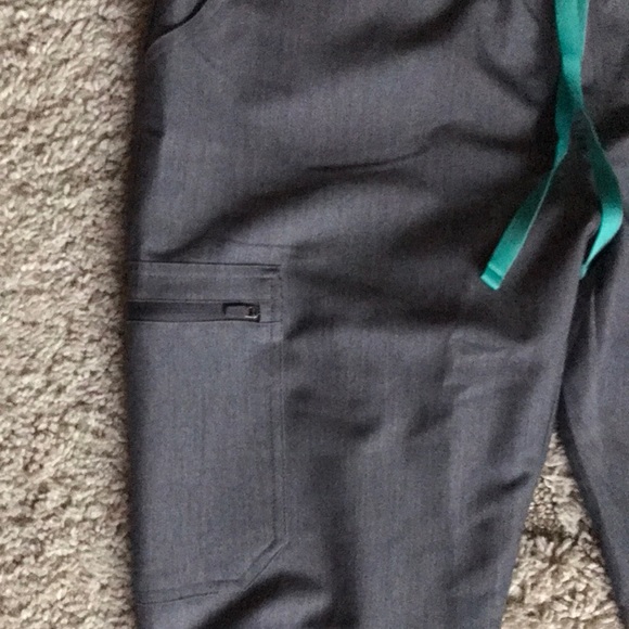 NWT figs technical collection in grey - Picture 3 of 6